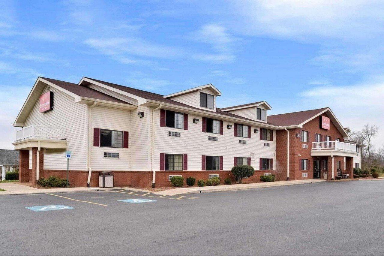 Econo Lodge Inn & Suites Shelbyville Exteriör bild