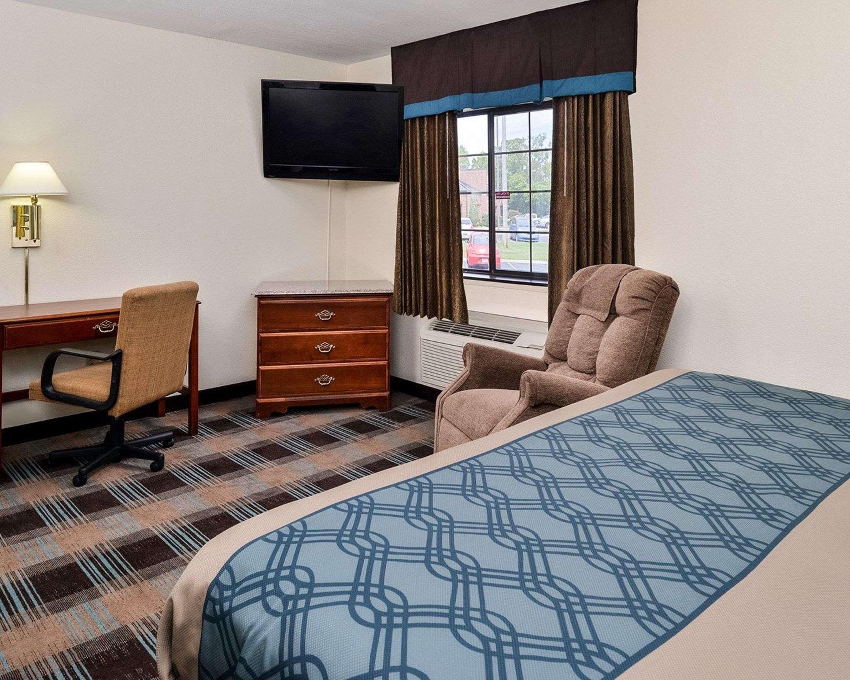 Econo Lodge Inn & Suites Shelbyville Exteriör bild
