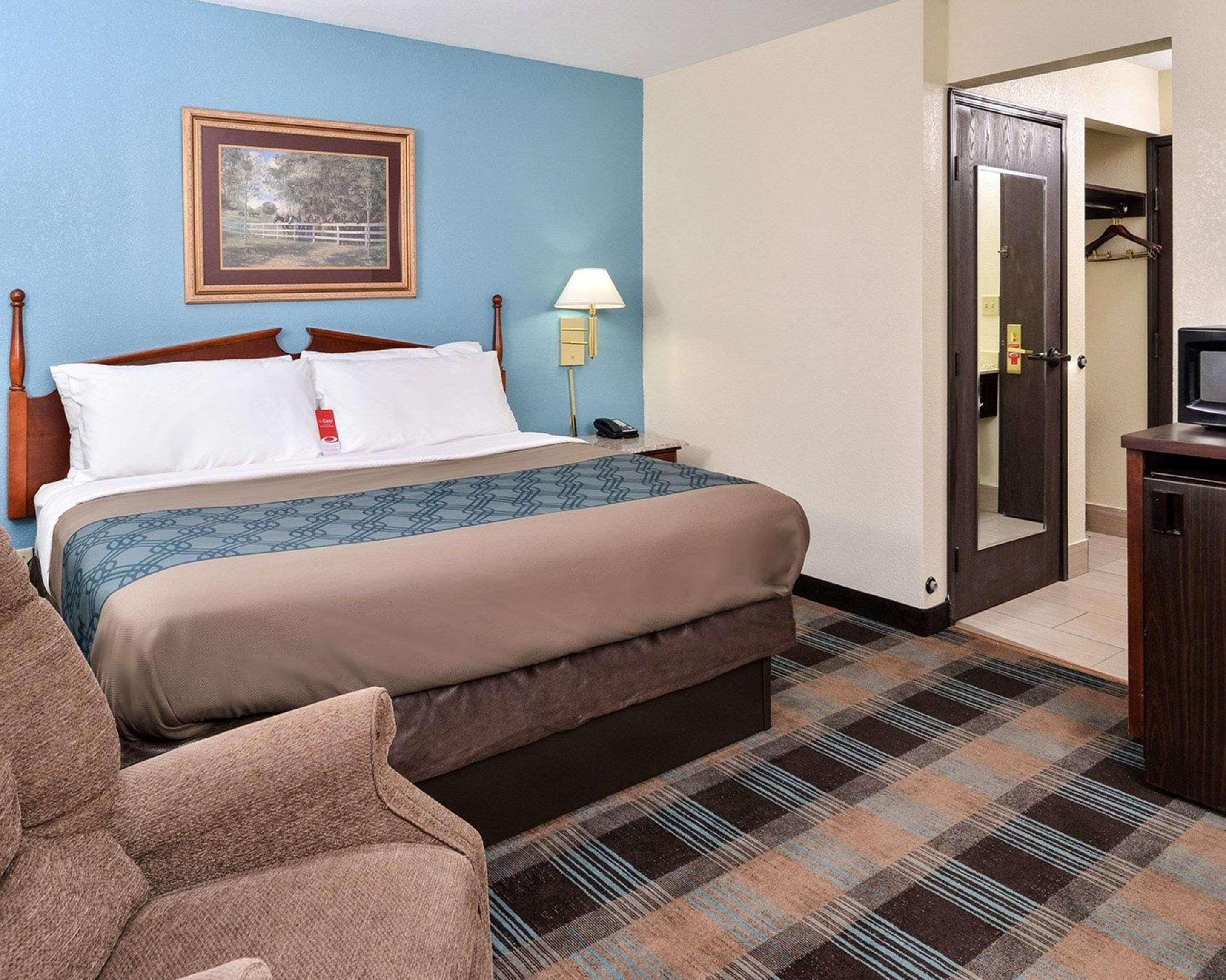Econo Lodge Inn & Suites Shelbyville Exteriör bild