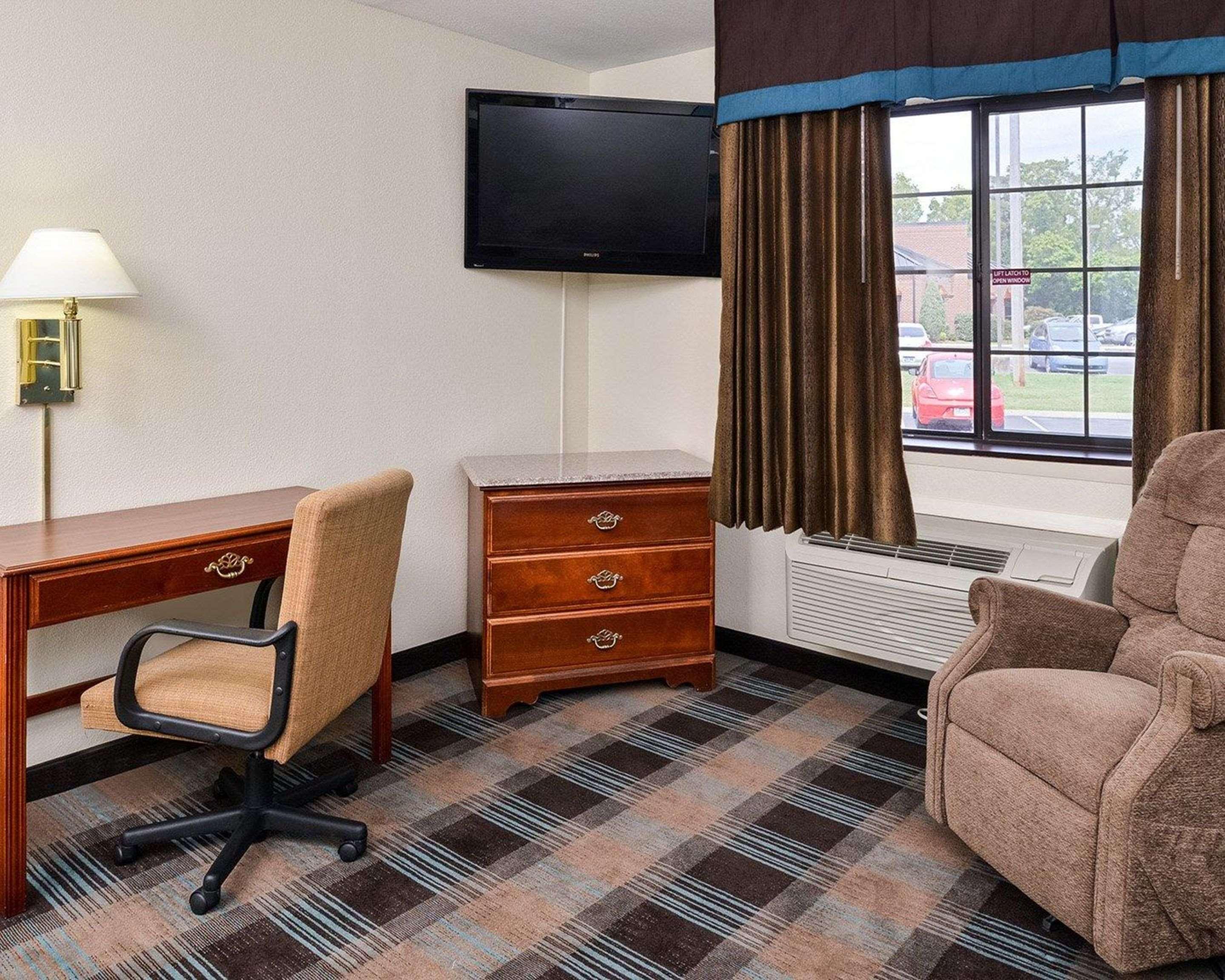 Econo Lodge Inn & Suites Shelbyville Exteriör bild