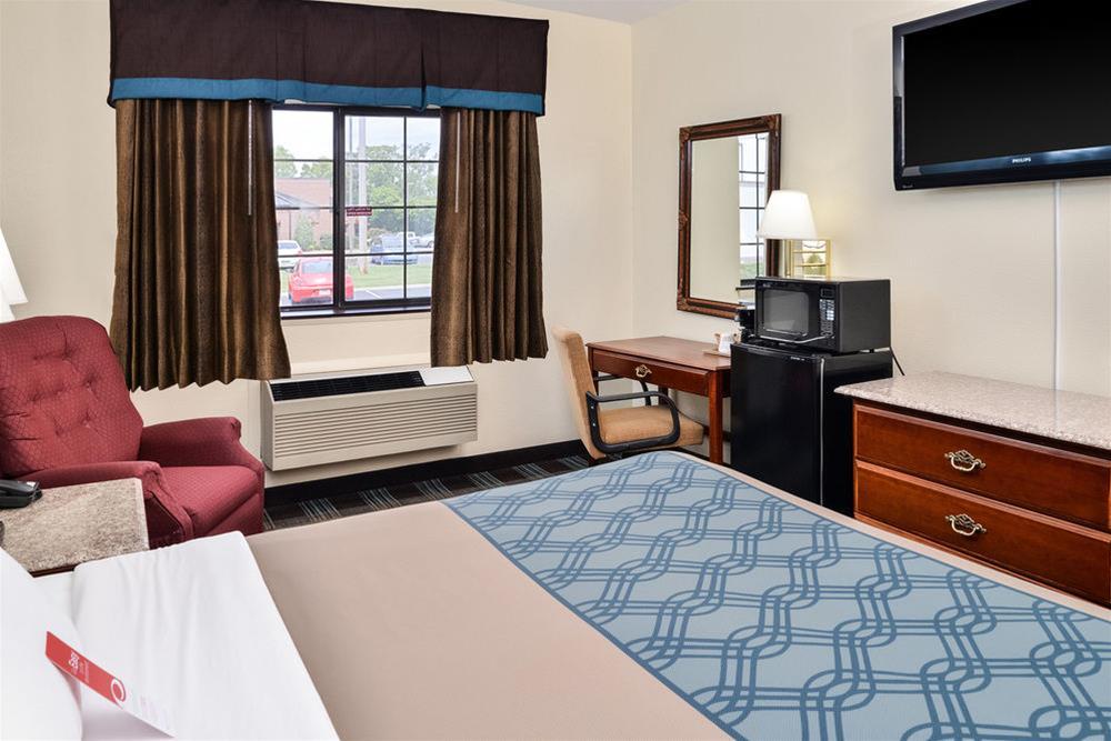 Econo Lodge Inn & Suites Shelbyville Exteriör bild