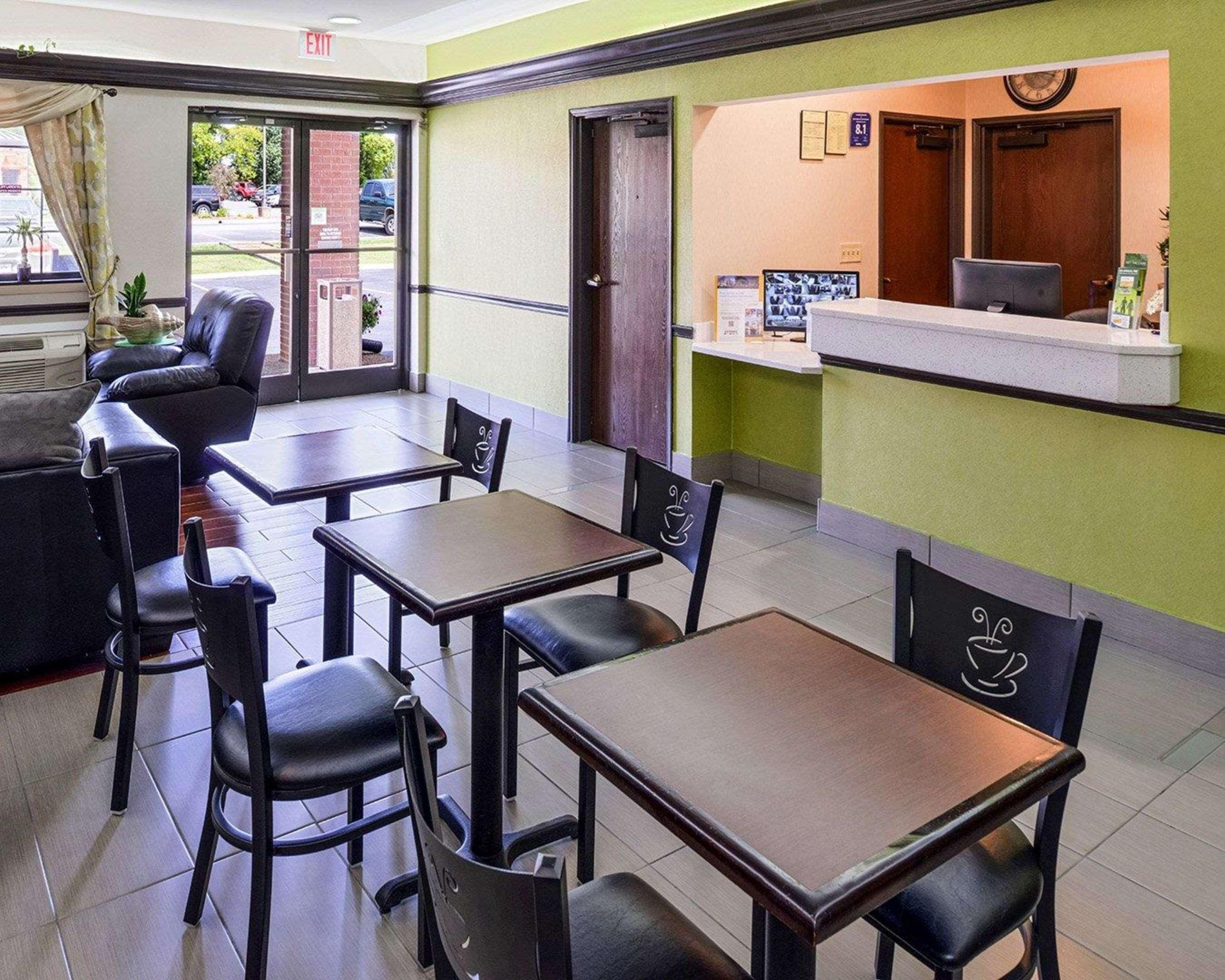Econo Lodge Inn & Suites Shelbyville Exteriör bild