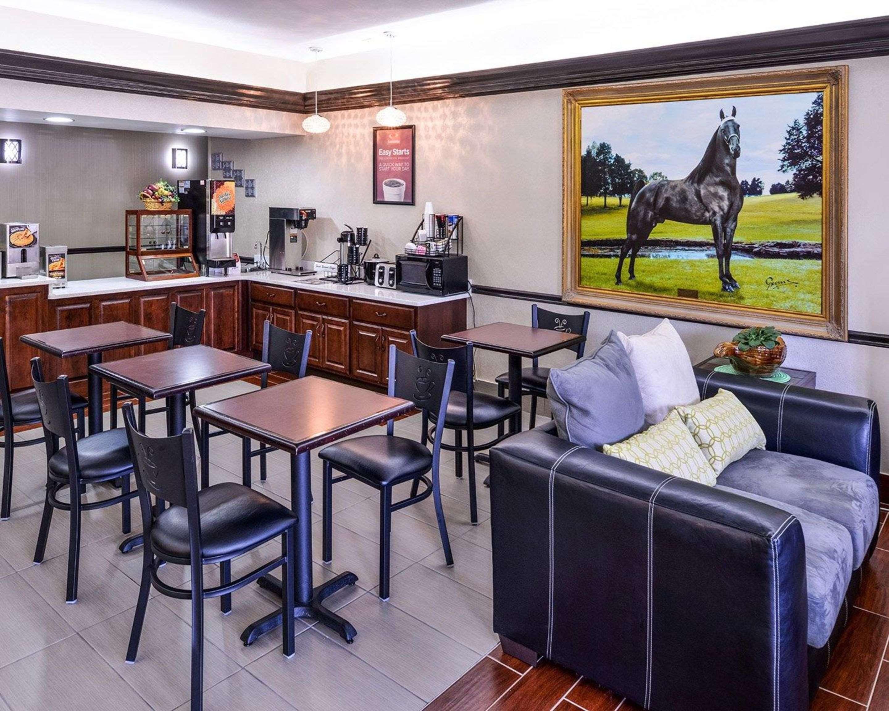 Econo Lodge Inn & Suites Shelbyville Exteriör bild