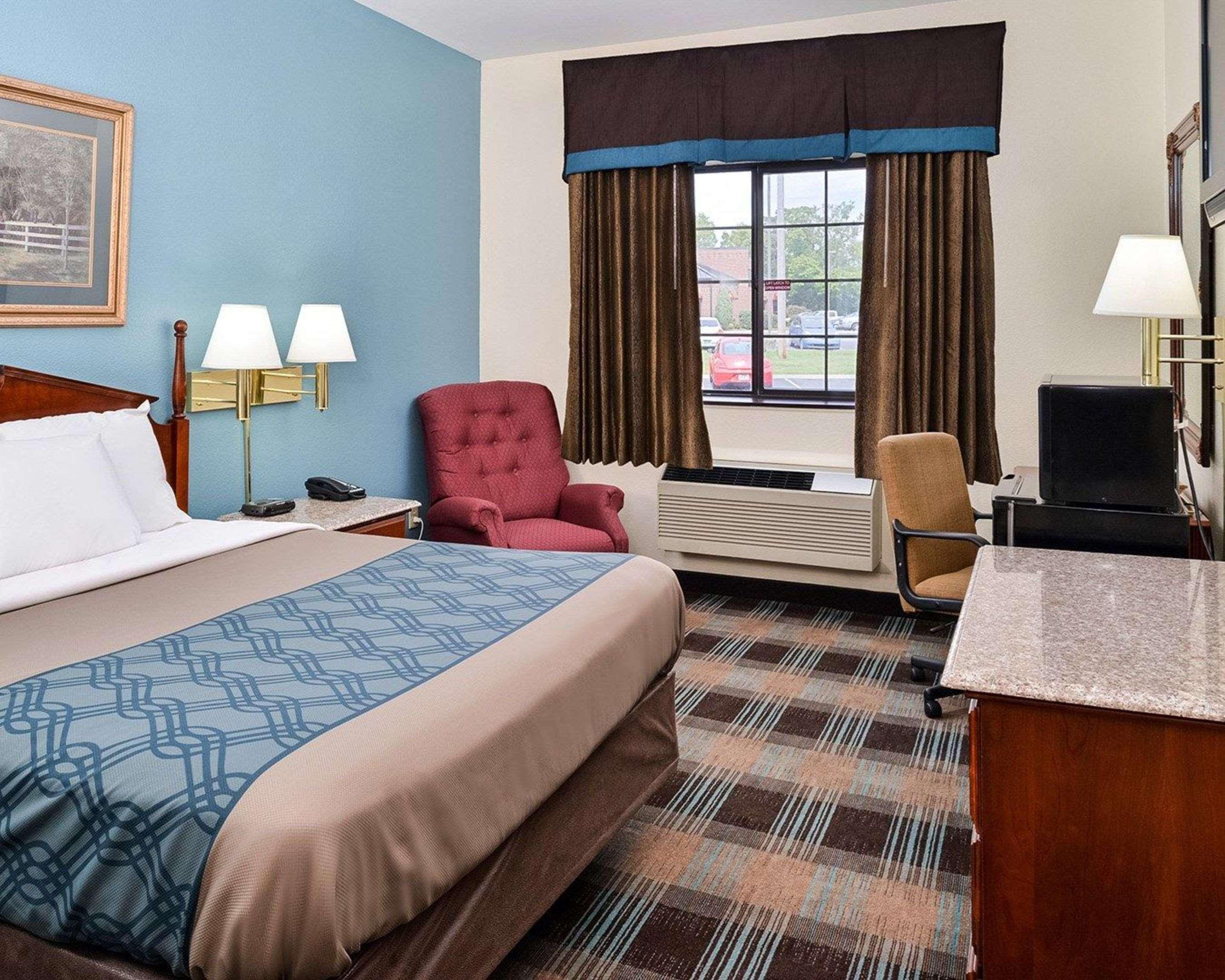 Econo Lodge Inn & Suites Shelbyville Exteriör bild