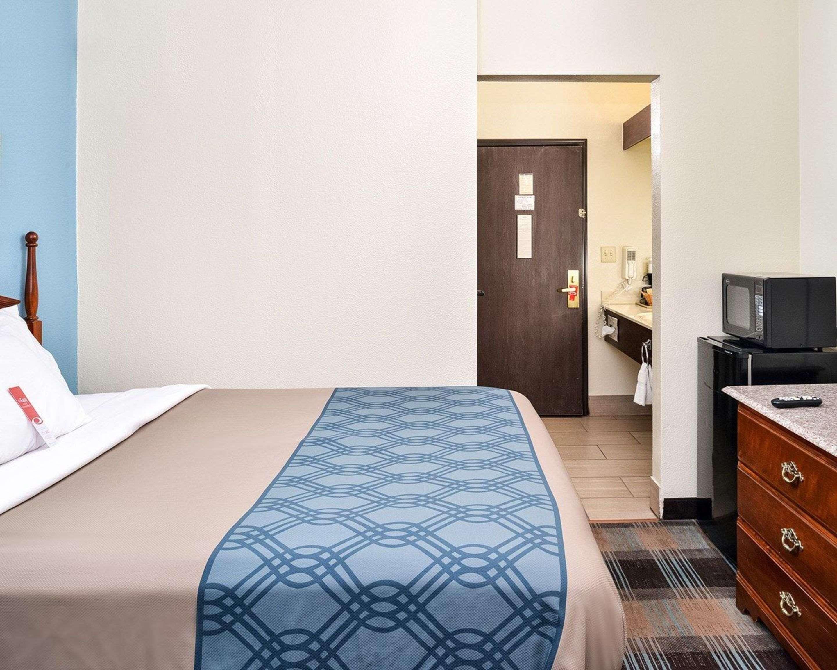 Econo Lodge Inn & Suites Shelbyville Exteriör bild