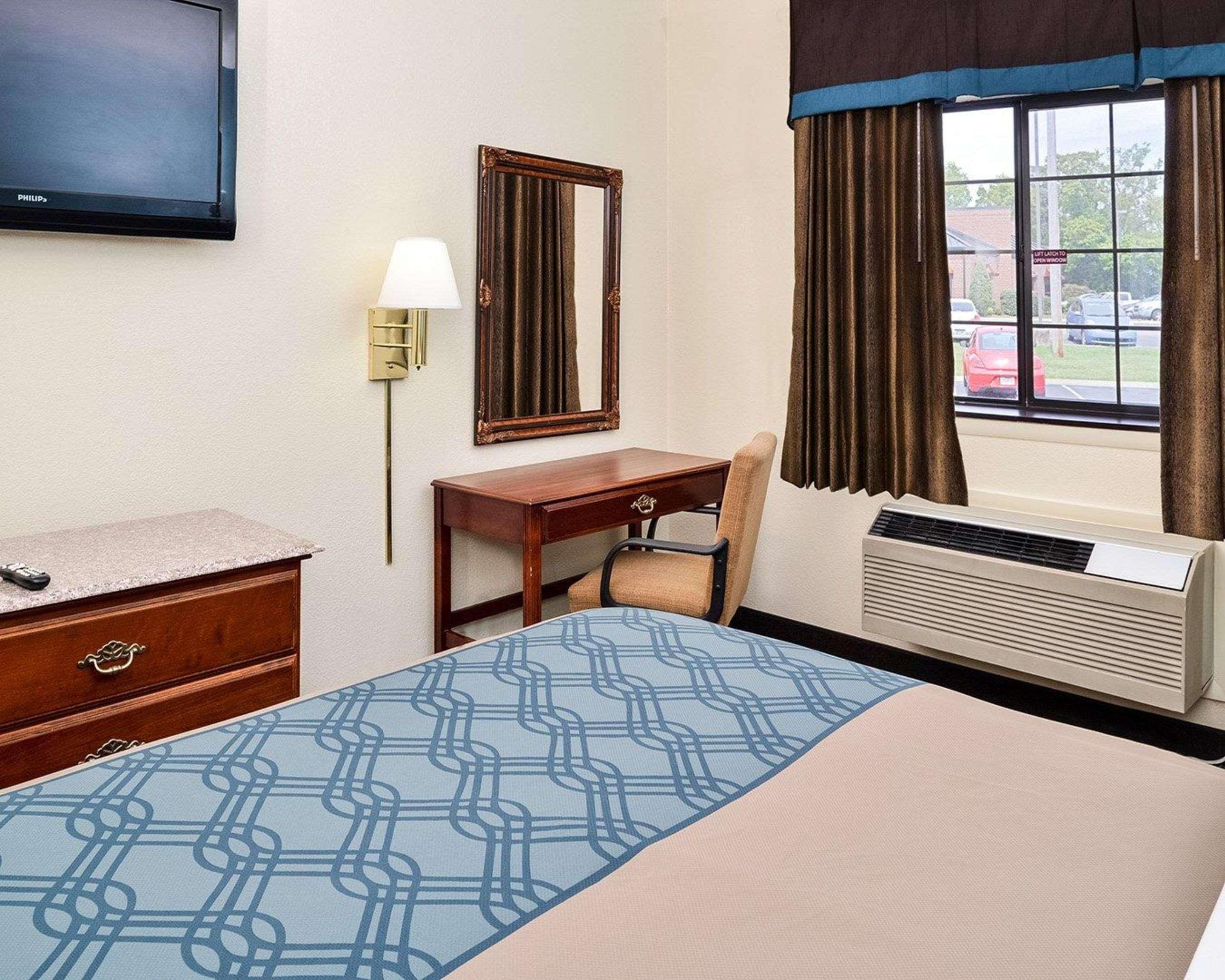 Econo Lodge Inn & Suites Shelbyville Exteriör bild