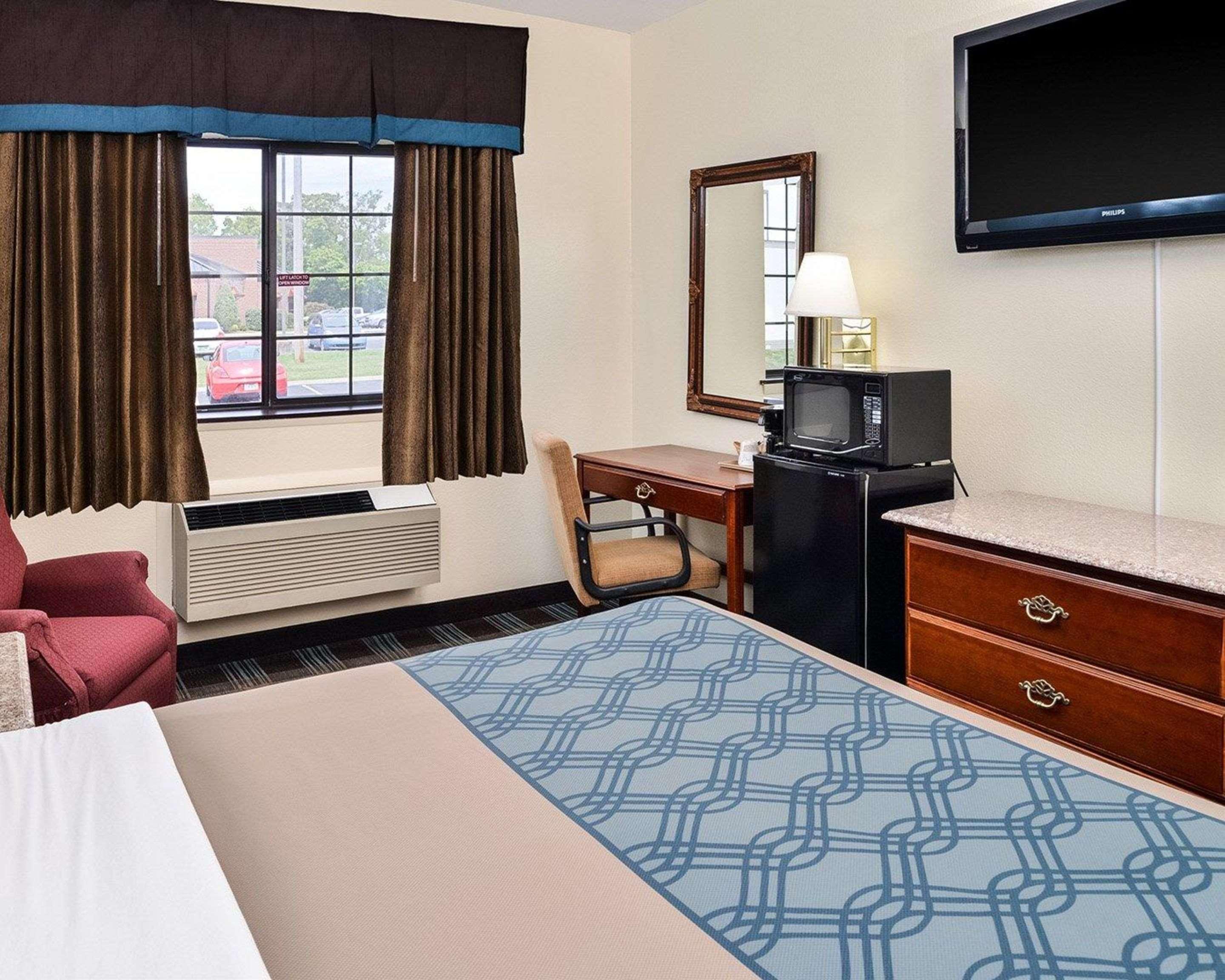 Econo Lodge Inn & Suites Shelbyville Exteriör bild