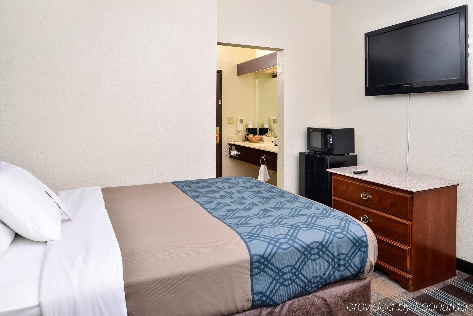 Econo Lodge Inn & Suites Shelbyville Exteriör bild