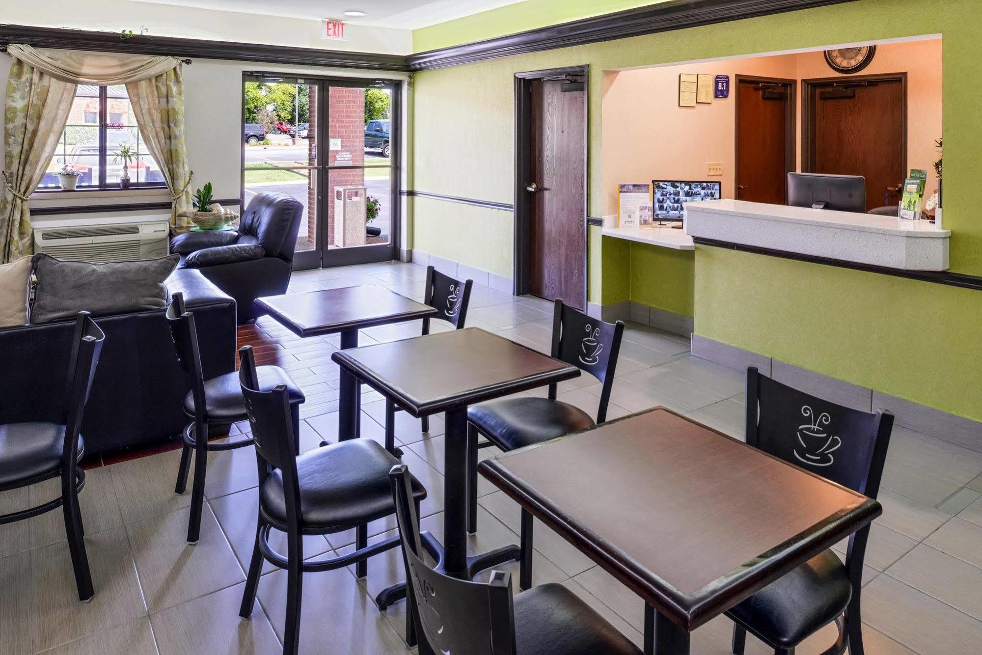 Econo Lodge Inn & Suites Shelbyville Exteriör bild