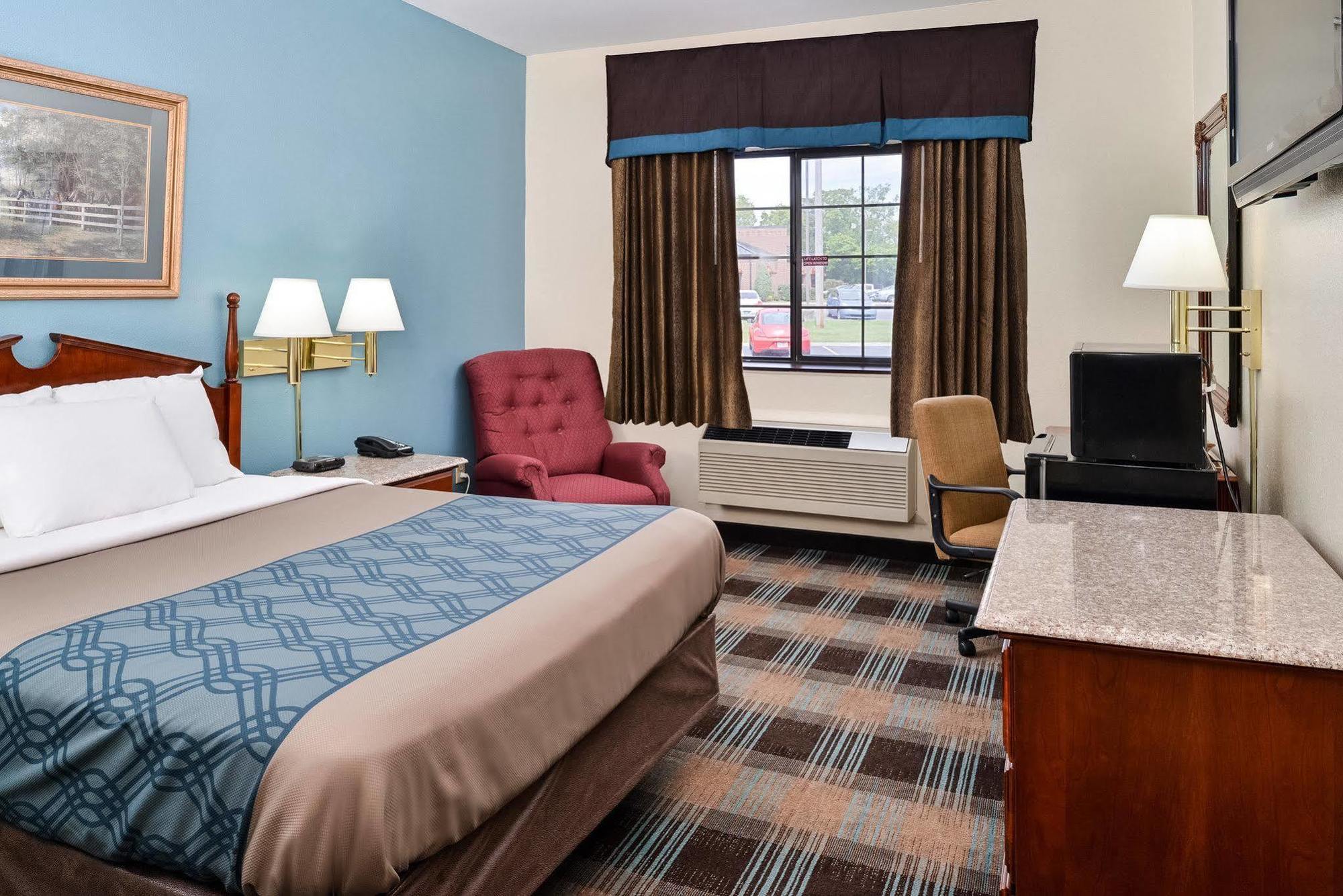Econo Lodge Inn & Suites Shelbyville Exteriör bild